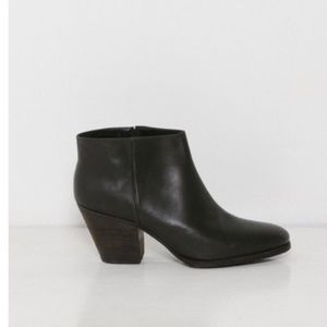 Like new Rachel Comey Mars classic Black size 9